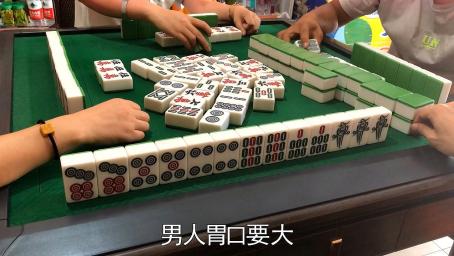 四川麻将:起手只有两个对子还做成小七对,还贪心非要胡四个幺鸡