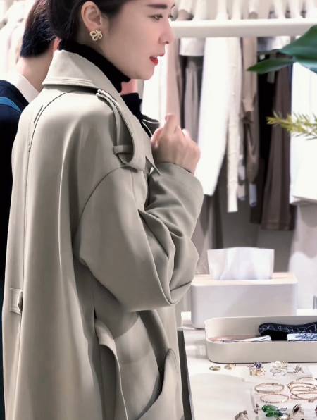 隔断时间就发一次脾气一发脾气就想逛街一逛街就得买东西