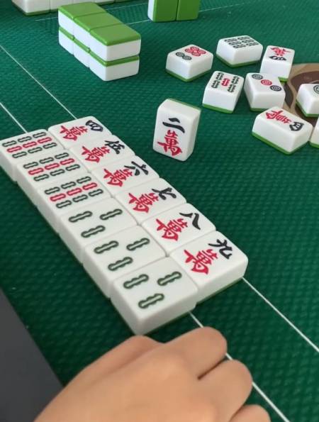 搞笑麻将:我怎么不胡两万?请你仔细看看我的手牌-度小视