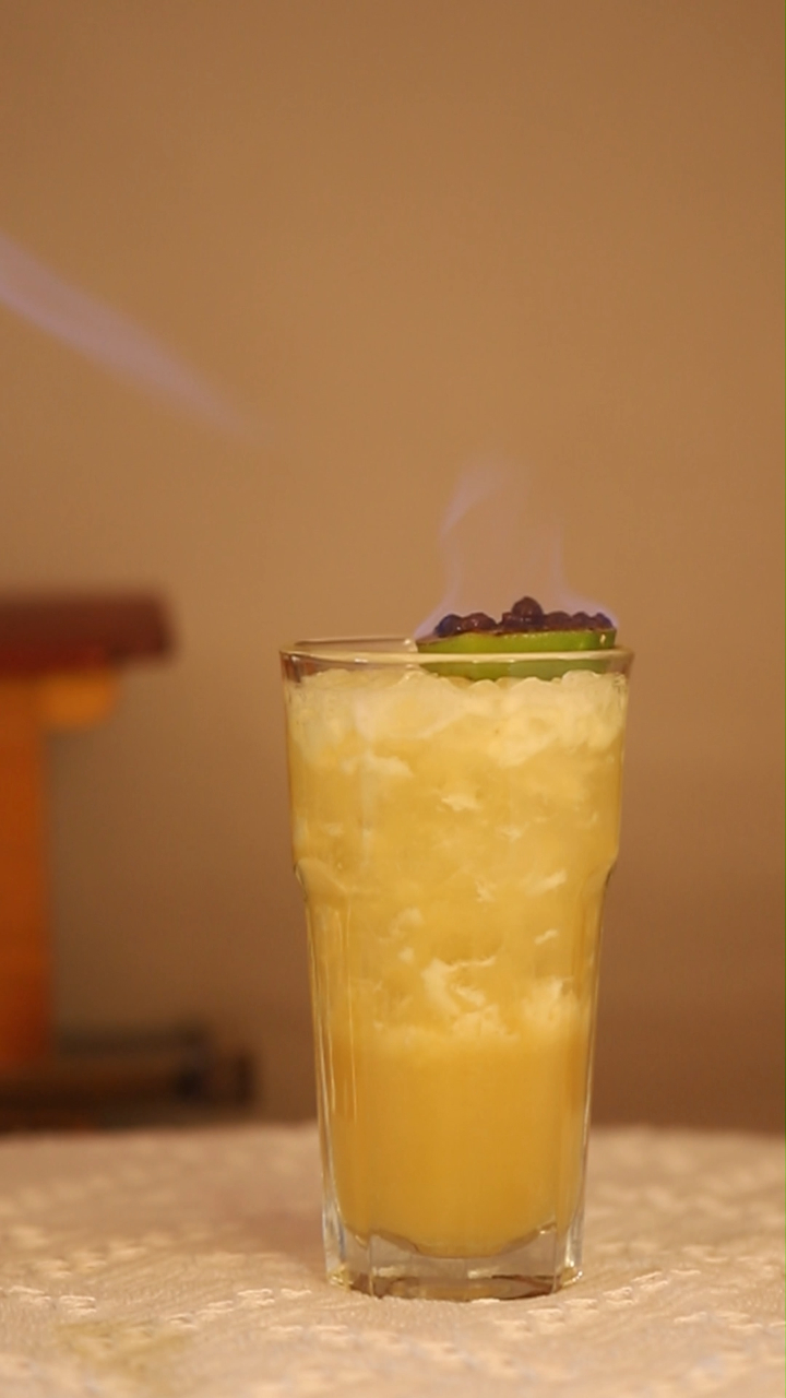 欧米奇调酒课堂实拍来一杯超炫酷的比尔僵尸