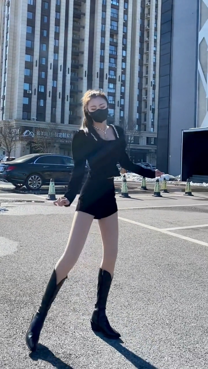 完美身材系列长腿美女水漌漌luna背景音乐漠河舞厅