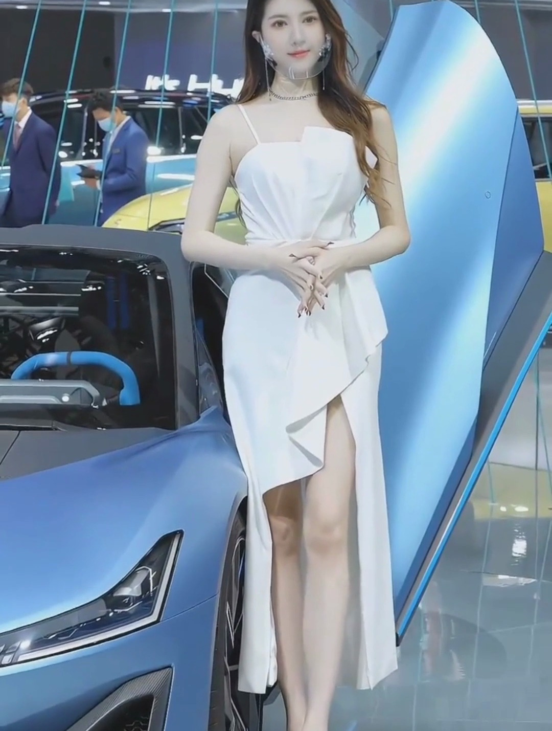 香车配美女,最美车模小姐姐