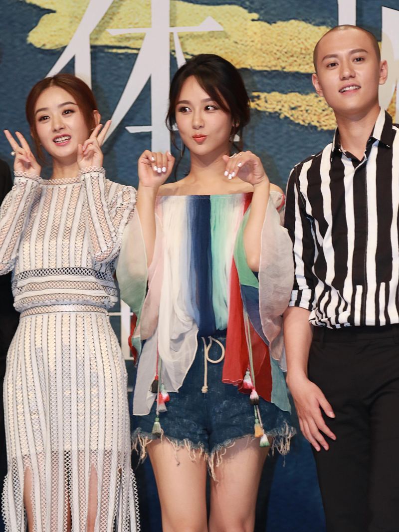 赵丽颖与杨紫罕见同台,谦虚低调,温暖治愈!-度小视