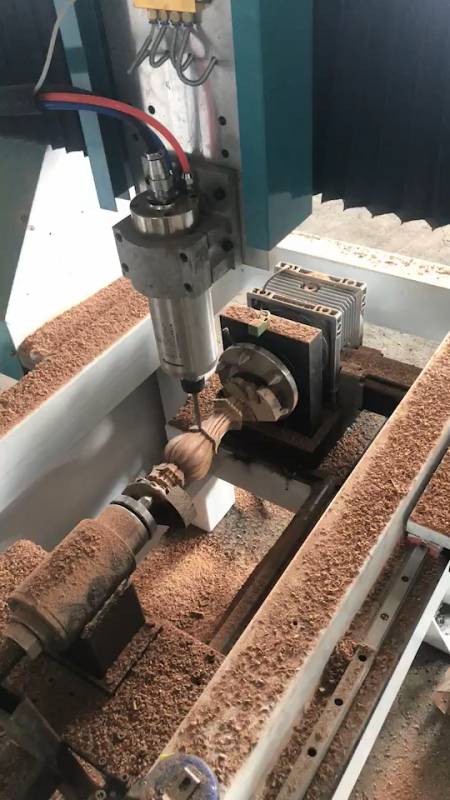 三维立体木工雕刻机雕刻现场