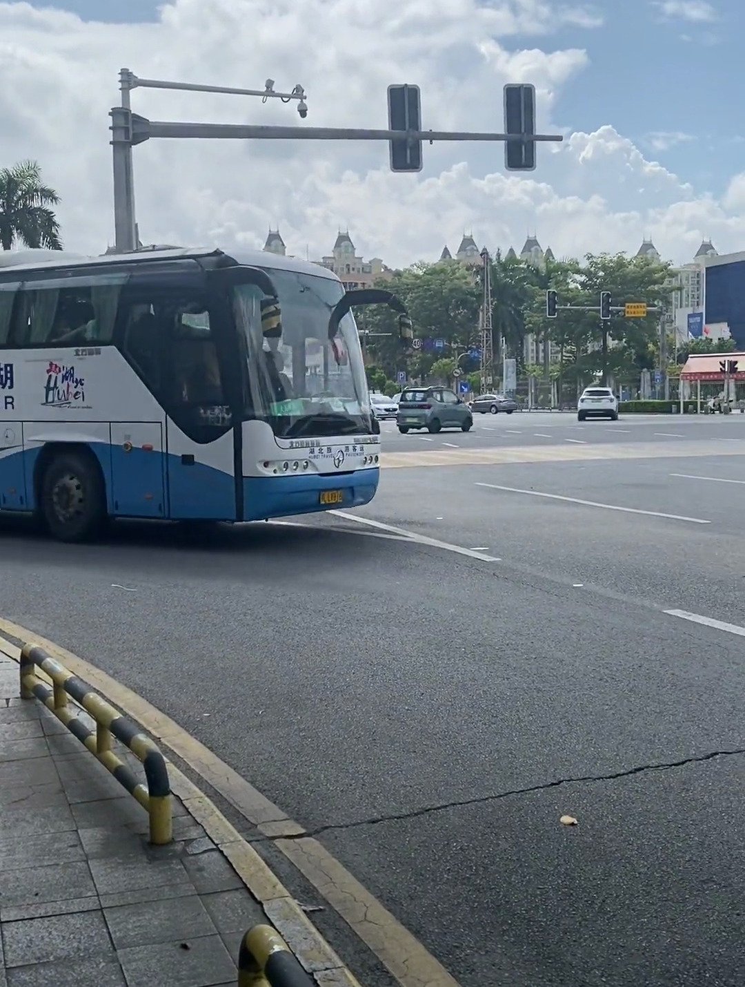 湖北咸宁租33-55座宇通客车大巴旅游客运包车用车