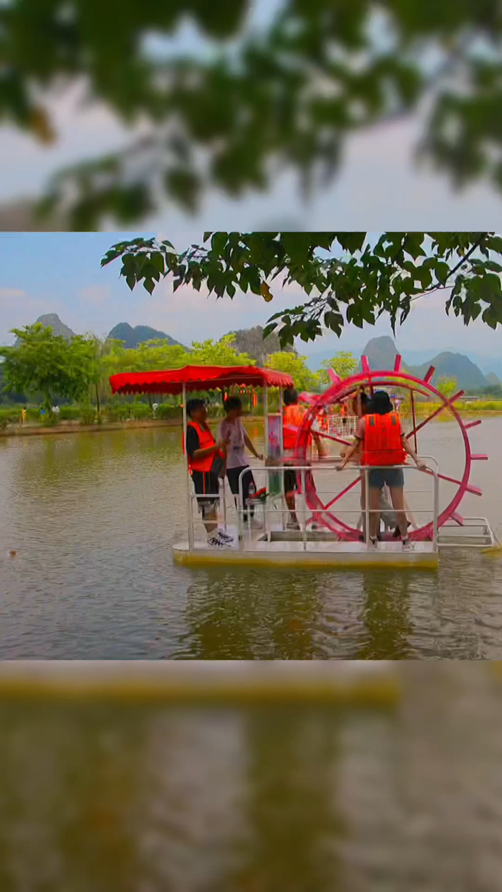 太坑啦!坑男友还坑闺蜜无动力人力网红船,网友:仓鼠同款踩这跑