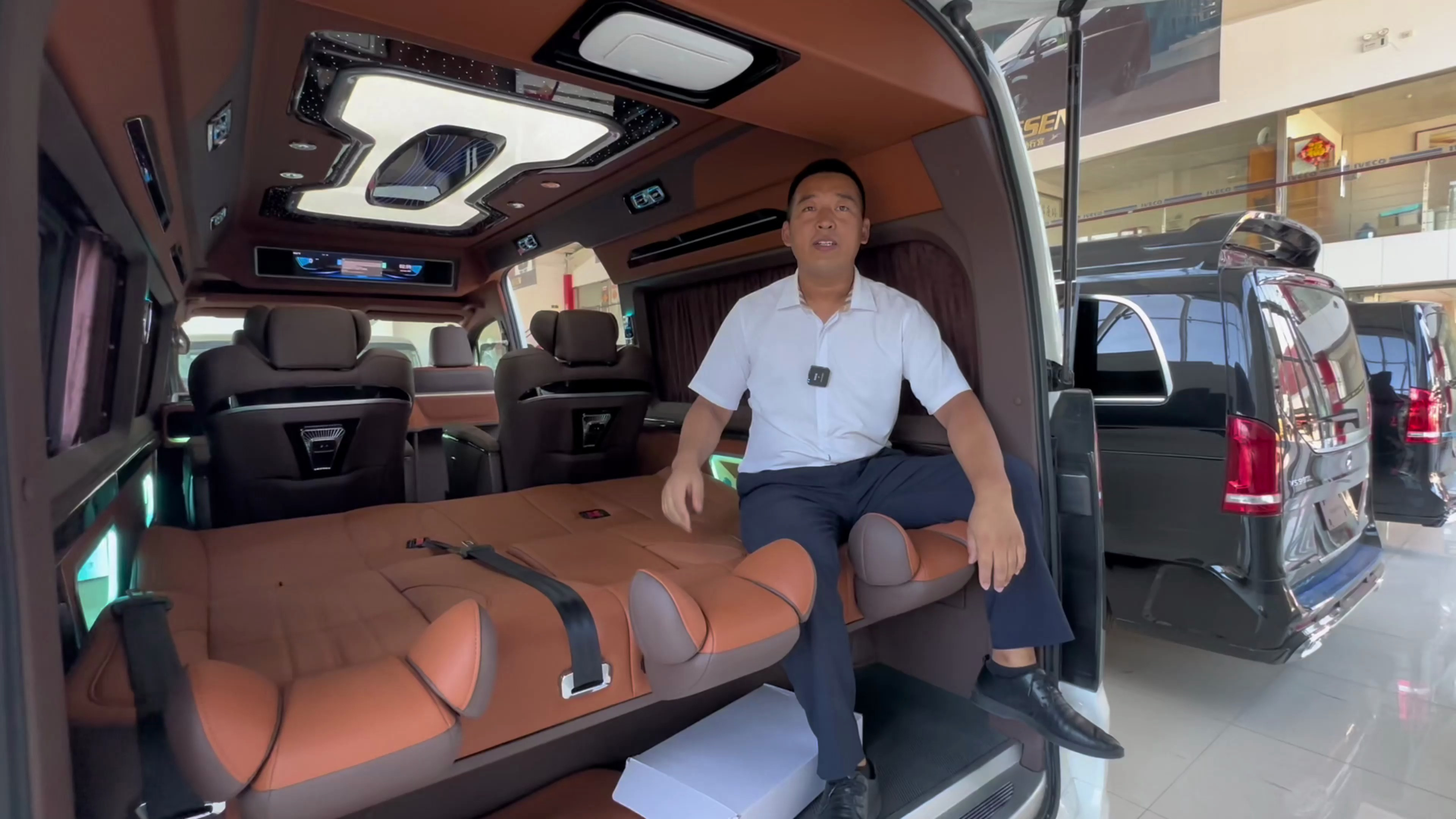 丰田海狮大面包:虽然底盘是进口的但外观内饰是私人定制,挺好