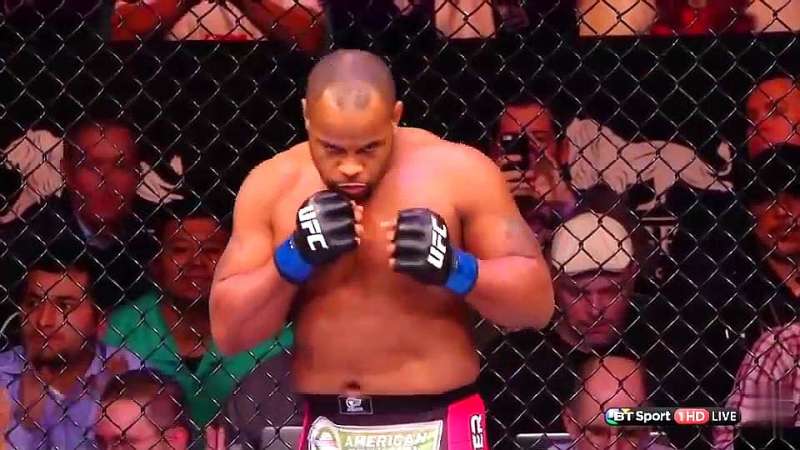 ufc骨头乔恩琼斯八角笼里最危险的人物