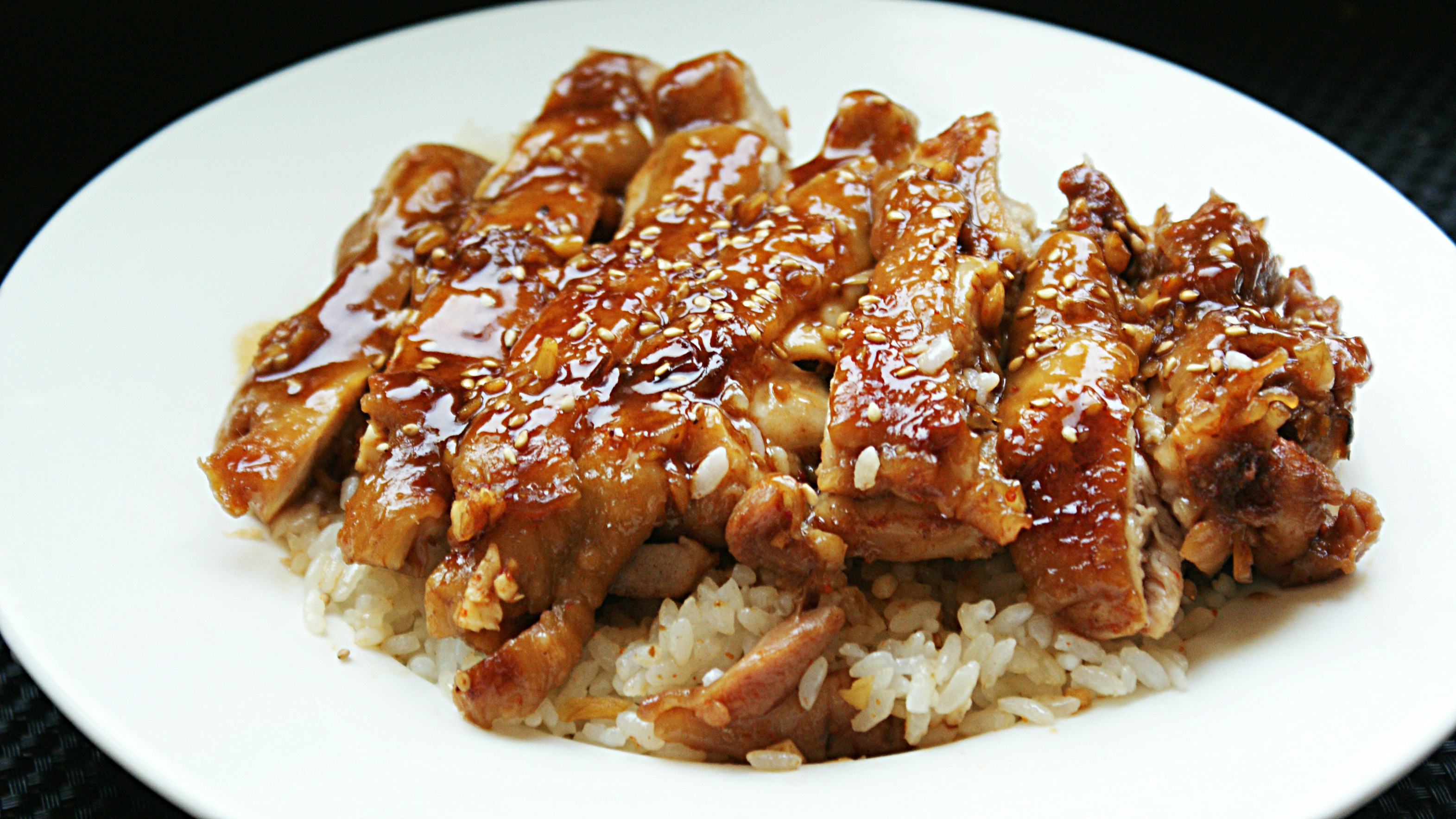 香煎鸡腿盖饭,简单又下饭,滑滑嫩嫩的,嘎嘎香