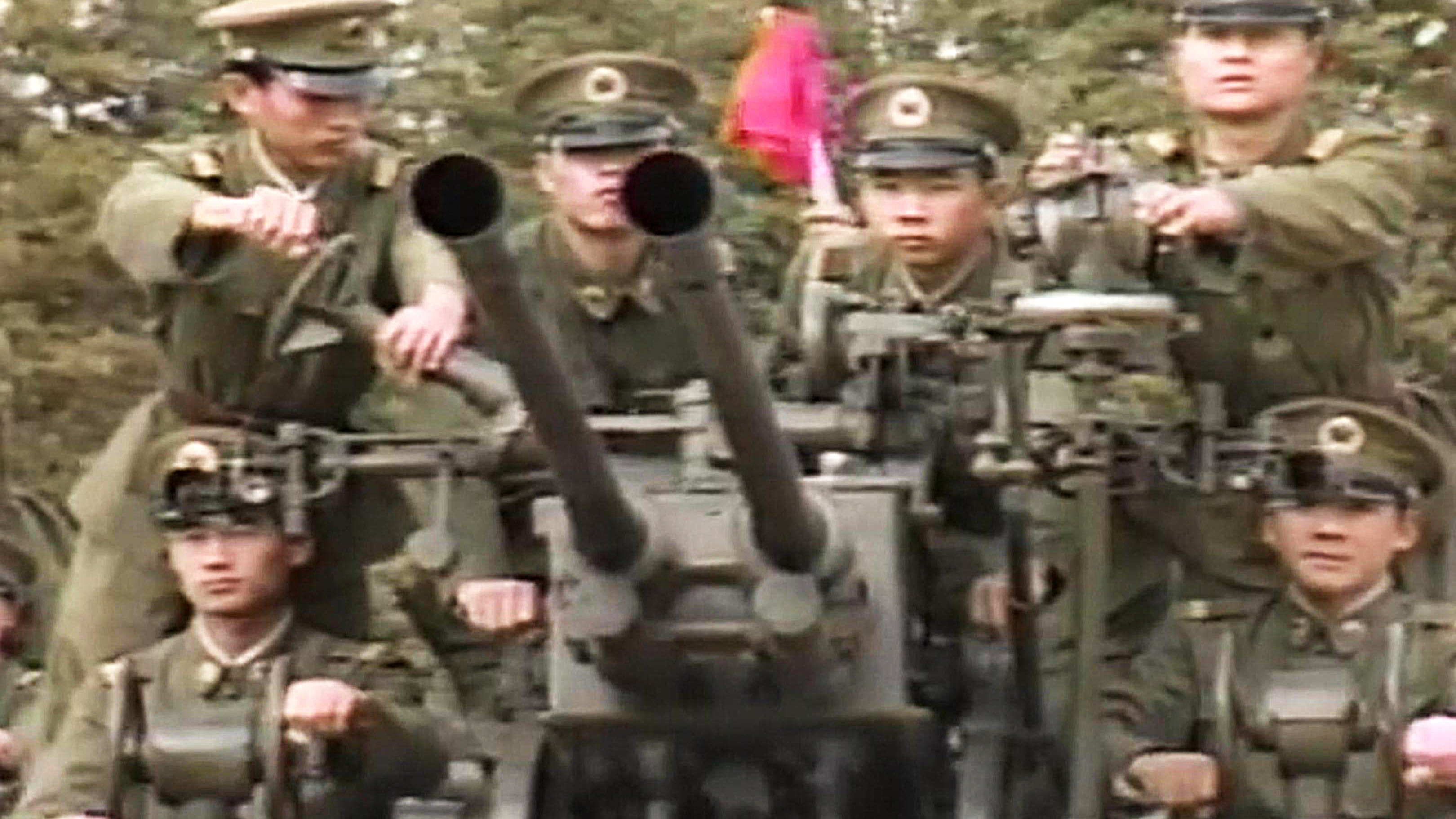 80年代解放军就餐以及训练影像:生活水平很富足,训练时很刻苦!