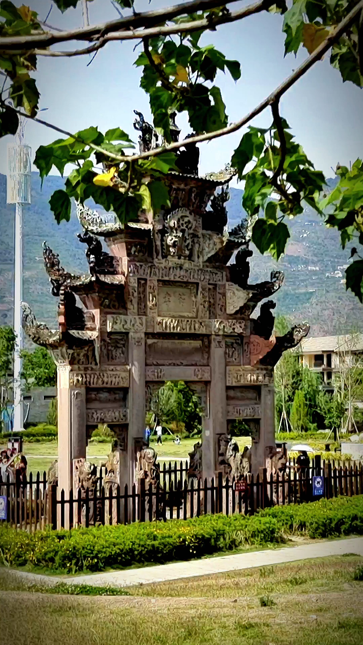 现存最精美完整的九襄石牌坊