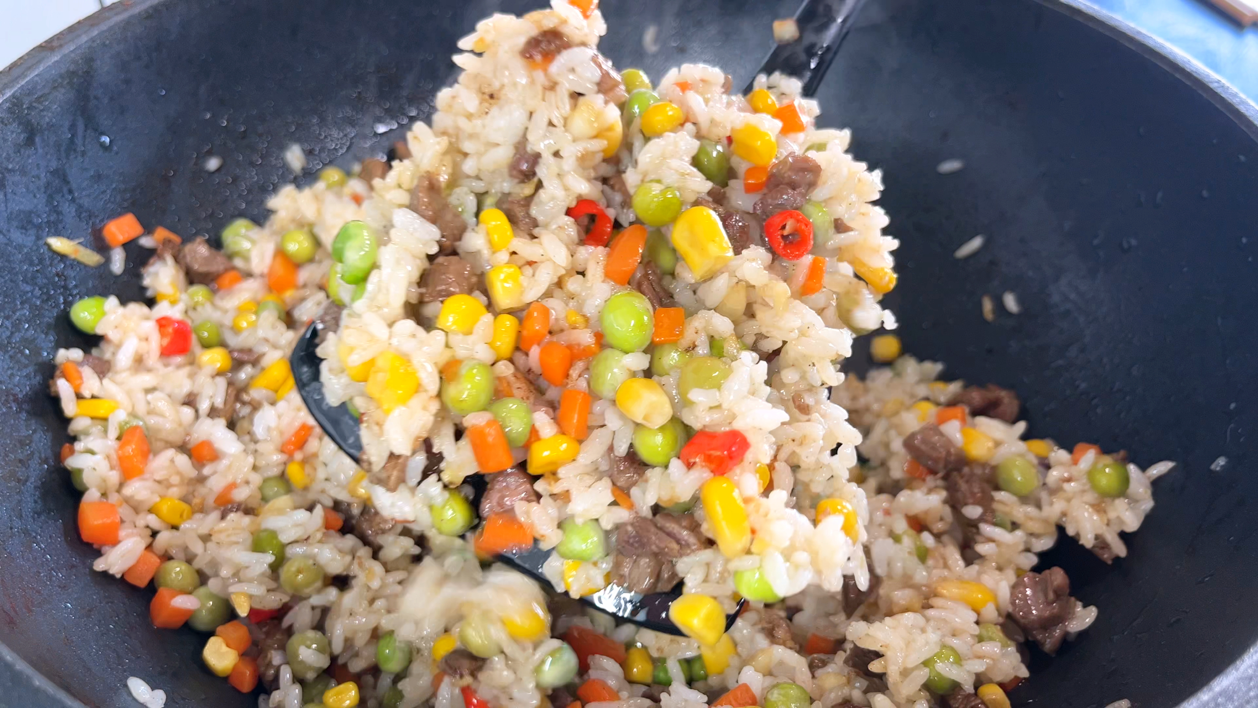 媳妇最爱的炒饭做法，比蛋炒饭香多了，回回都盛一大碗，贵也值了