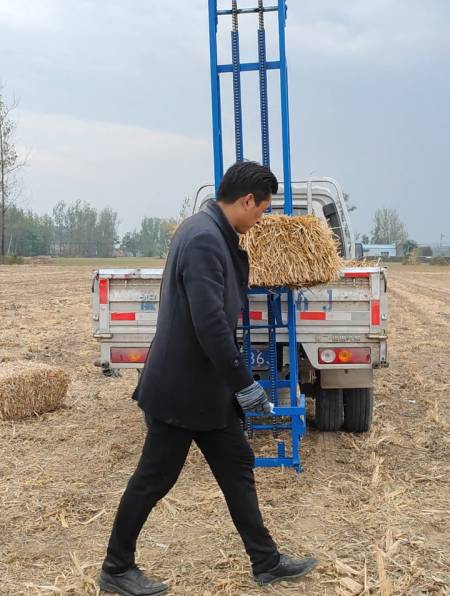 草块提升机草捆装车神器草捆装车机袋装提升机12伏24伏电瓶带动-度小