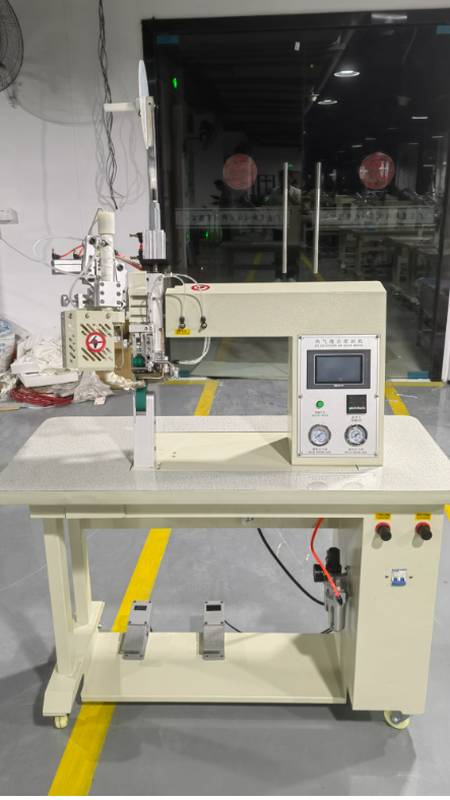 中天仪器防护服热气缝合密封机服装热风机正在生产中