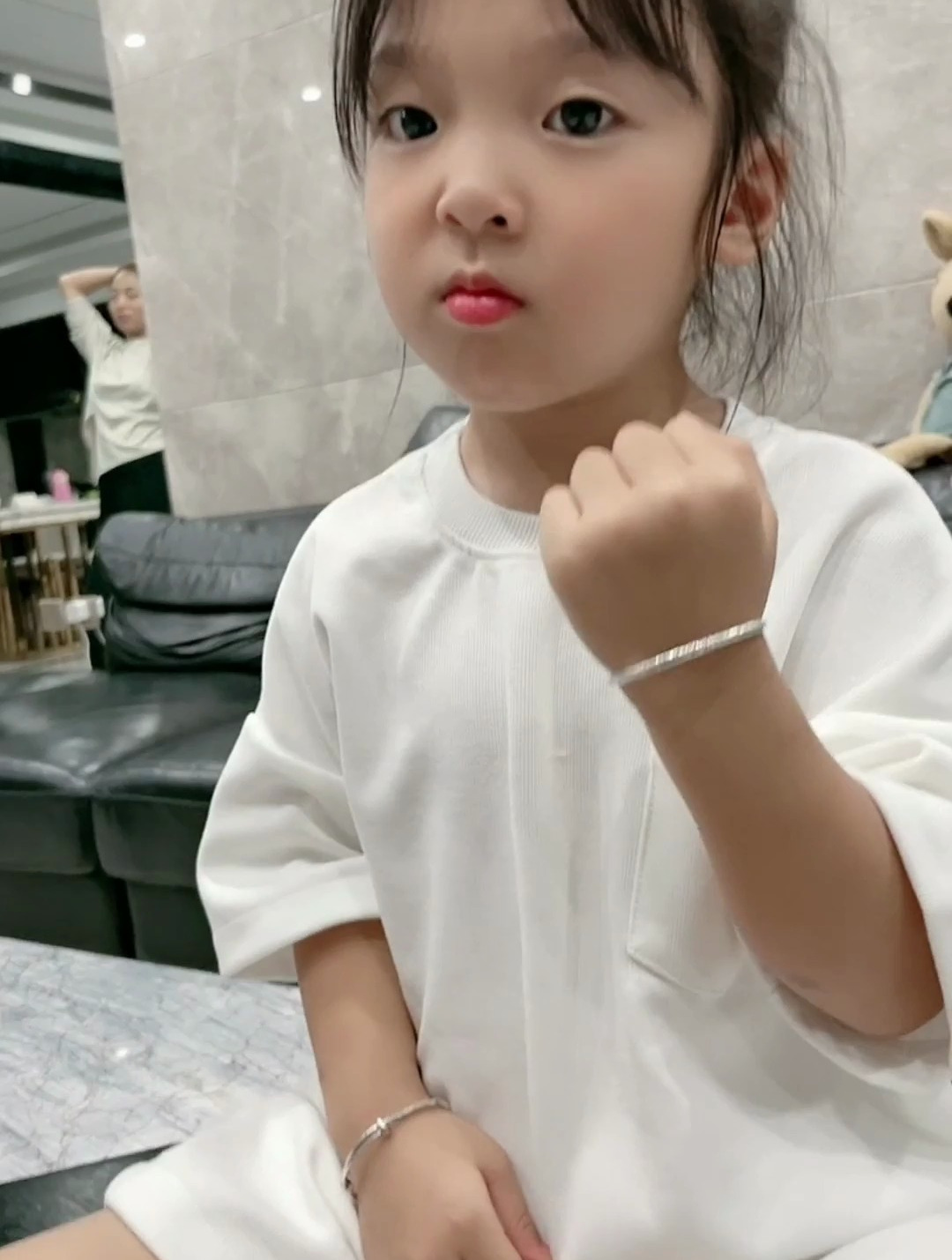 籼籼刚学会了刚柔并济,没想到妈妈来硬家伙,还是斗不过