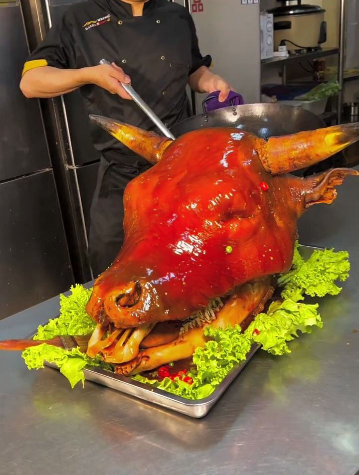 第一次去内蒙做客,看到老铁招待我的牛头宴,我知道自己没白来!-度小视