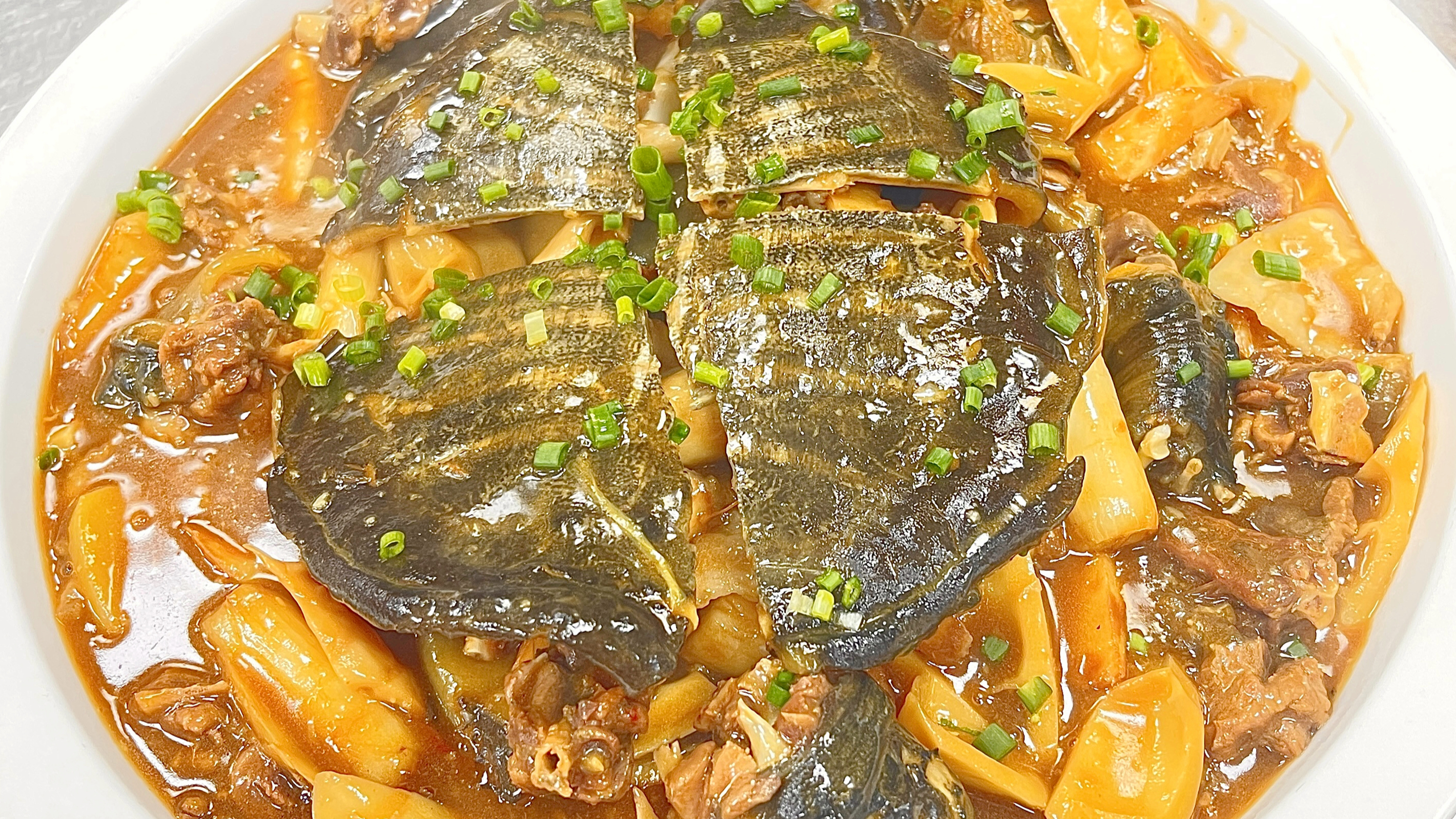 甲鱼怎样宰杀和制作？大厨教你详细方法，鲜香美味又营养，太棒了