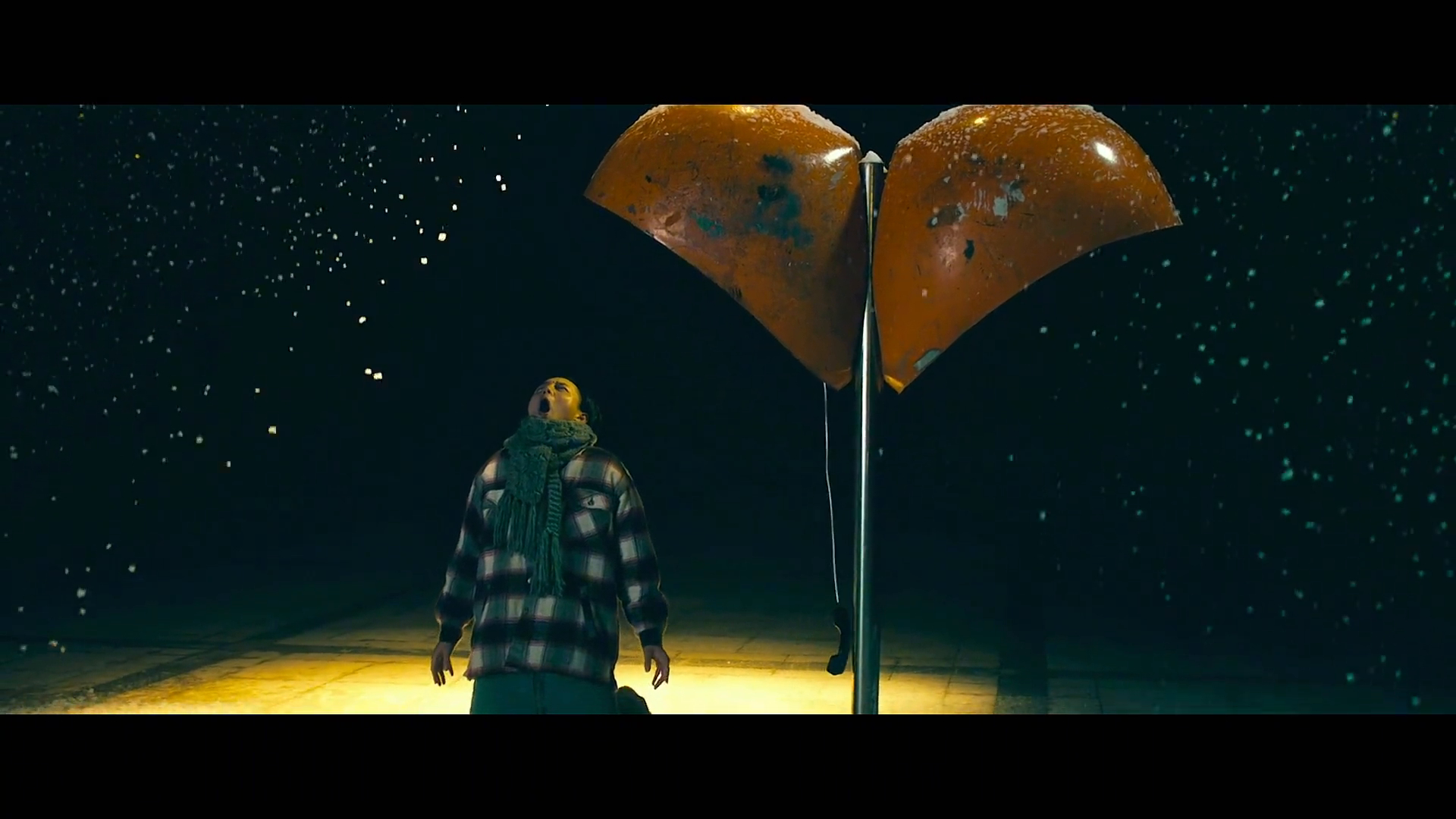 "袁华,你不要再 给我打电话了,我怕夏洛误会"