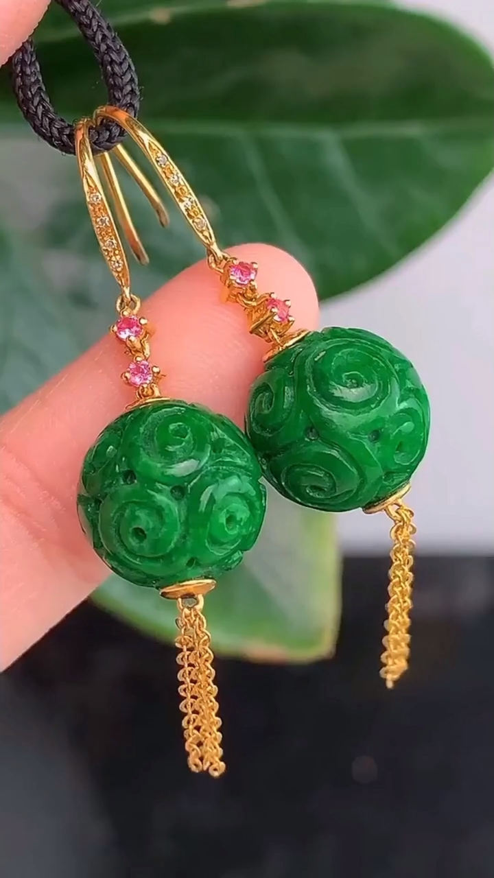 豆种翡翠打造绣球翠友800怼的玉料翻倍成4000翻种翻色