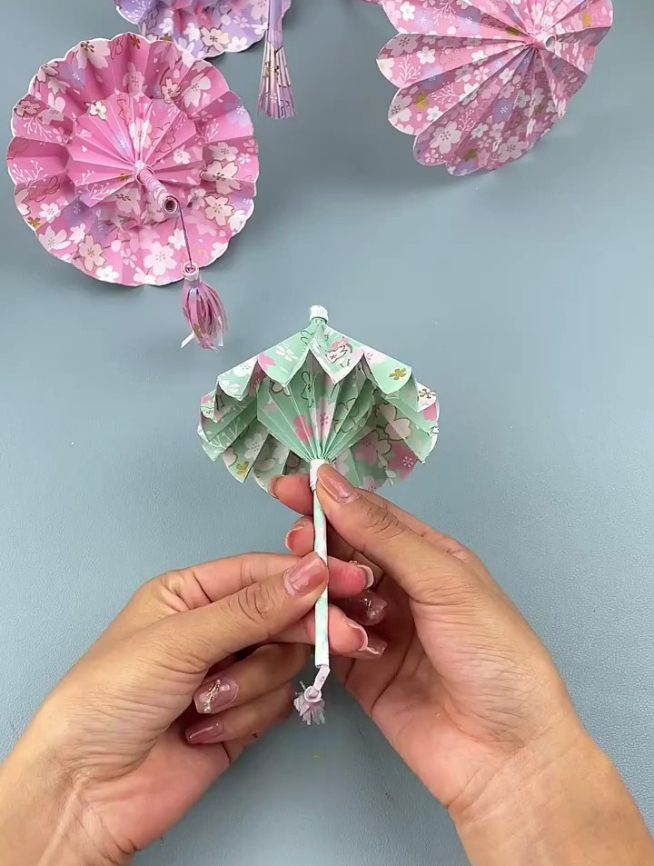 手工折纸古风折纸伞,可以开合伸缩的漂亮雨伞,好看又好玩!-度小视