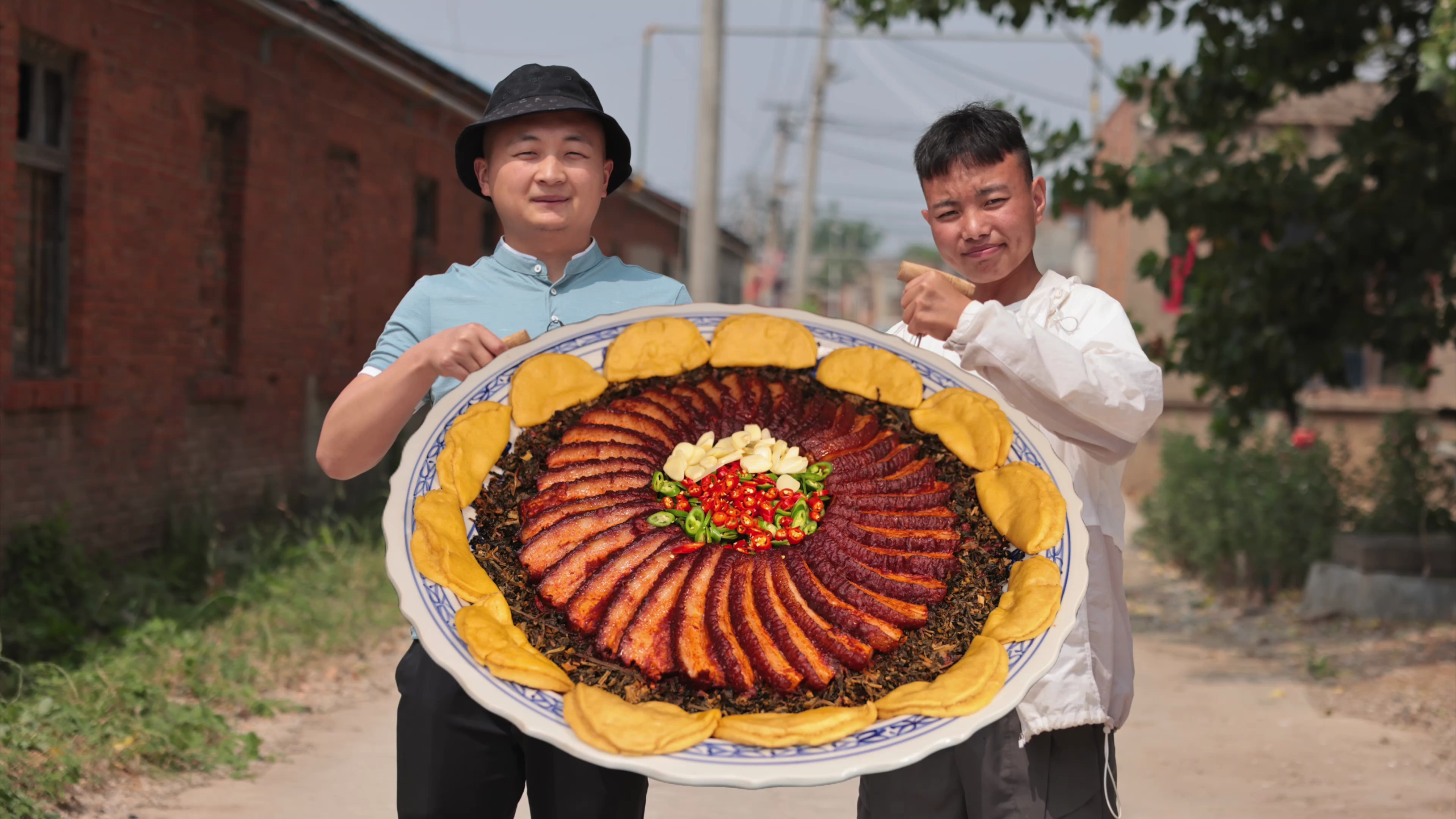 苗大冬今天做“苗记梅菜扣肉”，一个月顿顿吃也不腻的节奏！