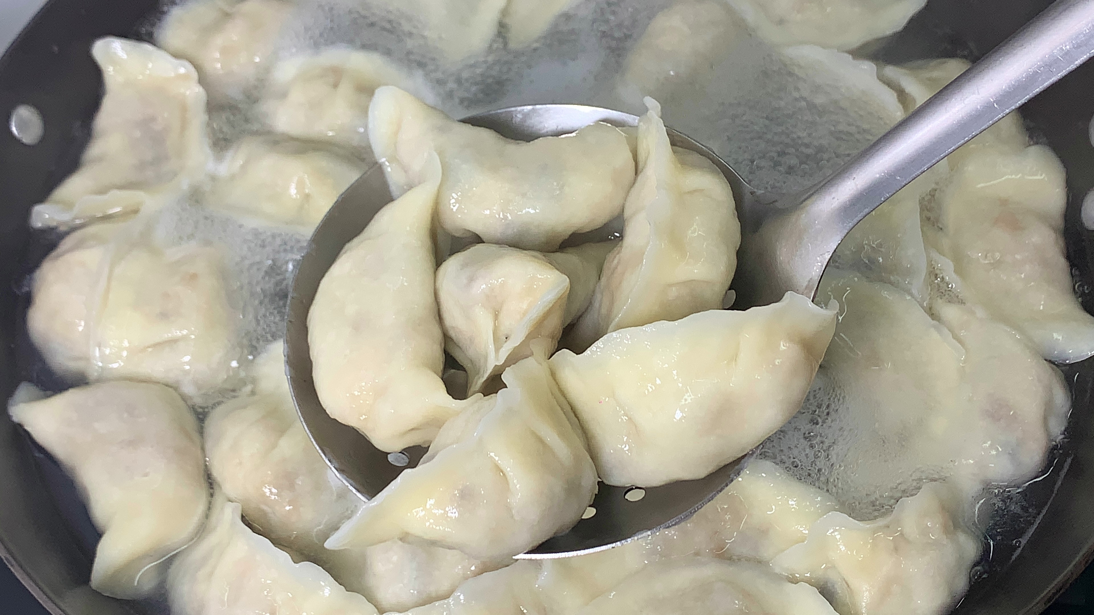 入秋后我家就馋这锅茄子水饺，分享调馅方法，蘸料汁一口一个真香