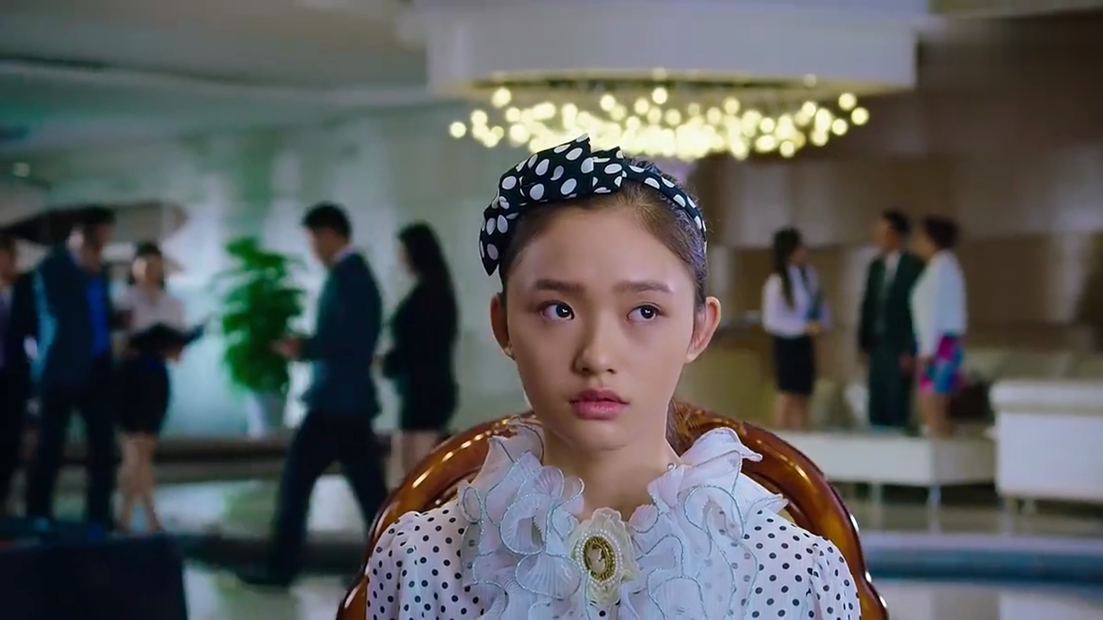 美人鱼:林允见邓超过安检,奇葩操作层出不穷,看完憋不住笑