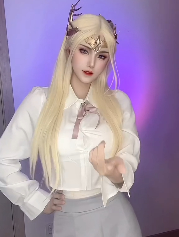 美女cos千仞雪这个变速舞也太丝滑了-度小视