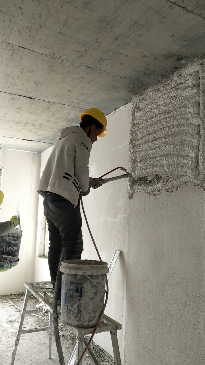 工地现场 机喷石膏喷涂机现场详细操作 减少人工 提高施工效率