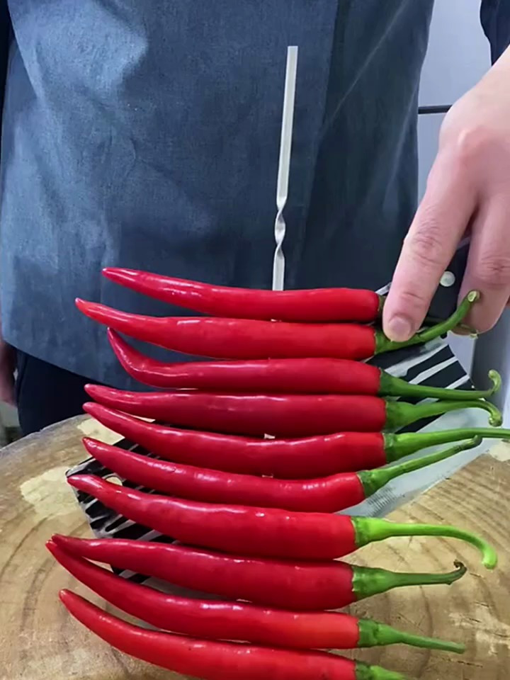 这个红辣椒怎么快速切呢