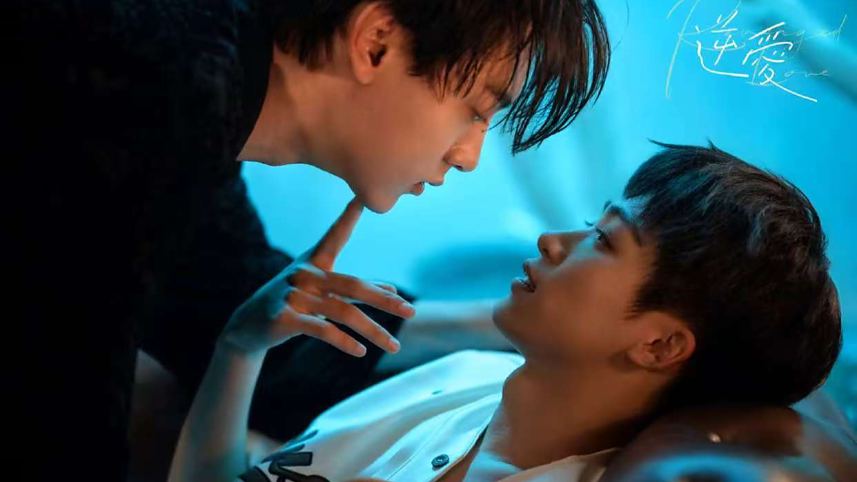 梓渝凑热闹被强行抬上舞台，被迫跳女团舞笑翻全场！