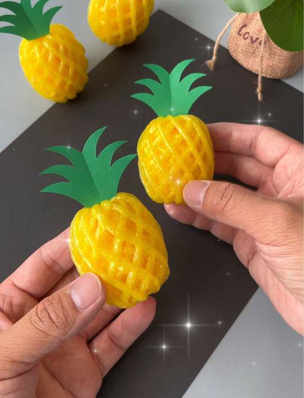 别急着扔那黄色水果网,给娃儿们做几个萌翻天的小菠萝手工吧!