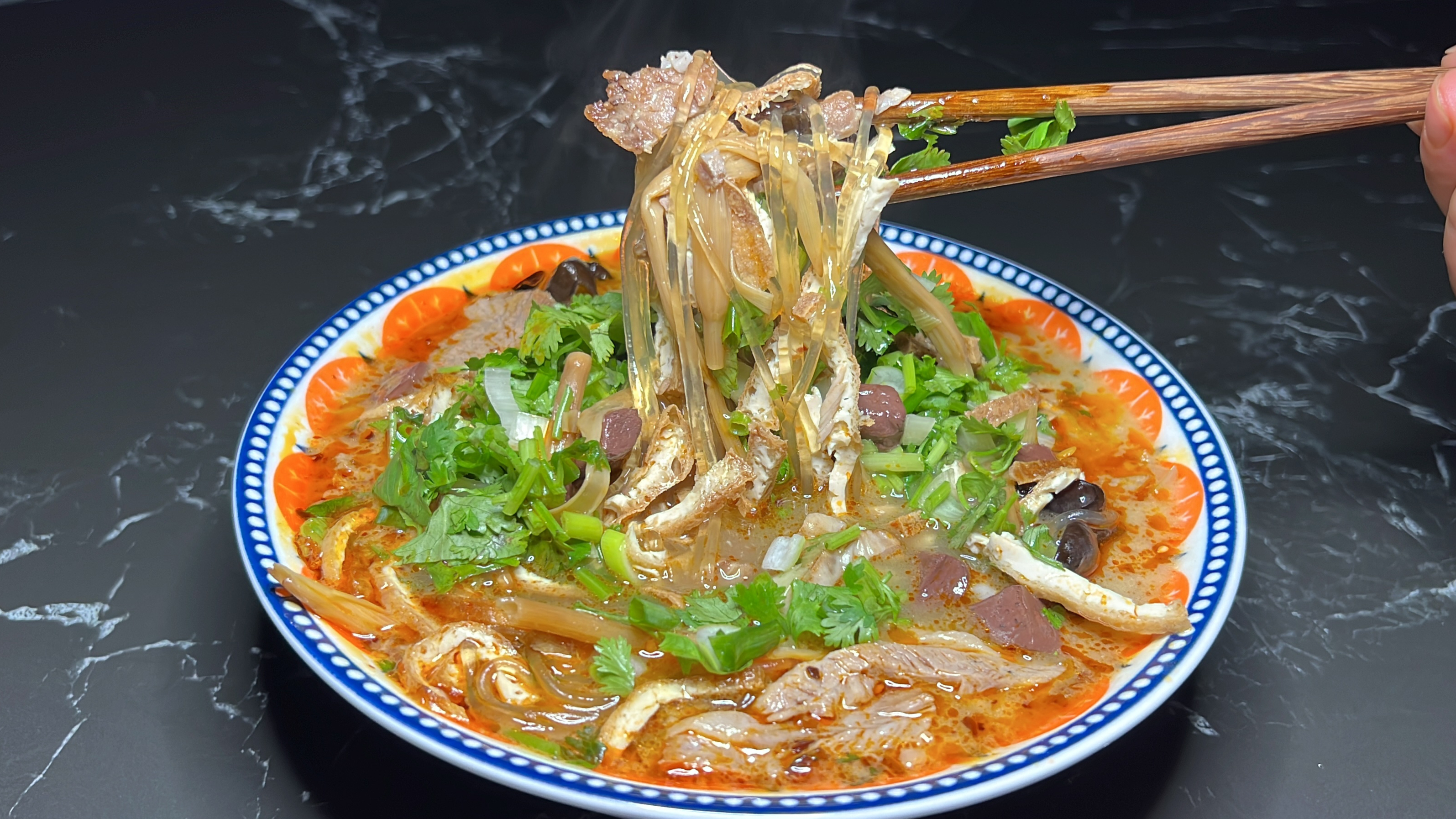 河南特色小吃郏县豆腐菜，香辣劲爽，汤浓味鲜，每次都吃到撑