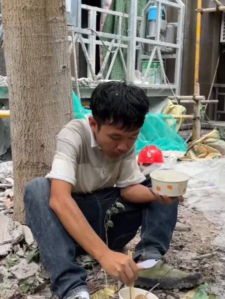 来浙江的第一天我找到工作了是在工地做小工-度小视