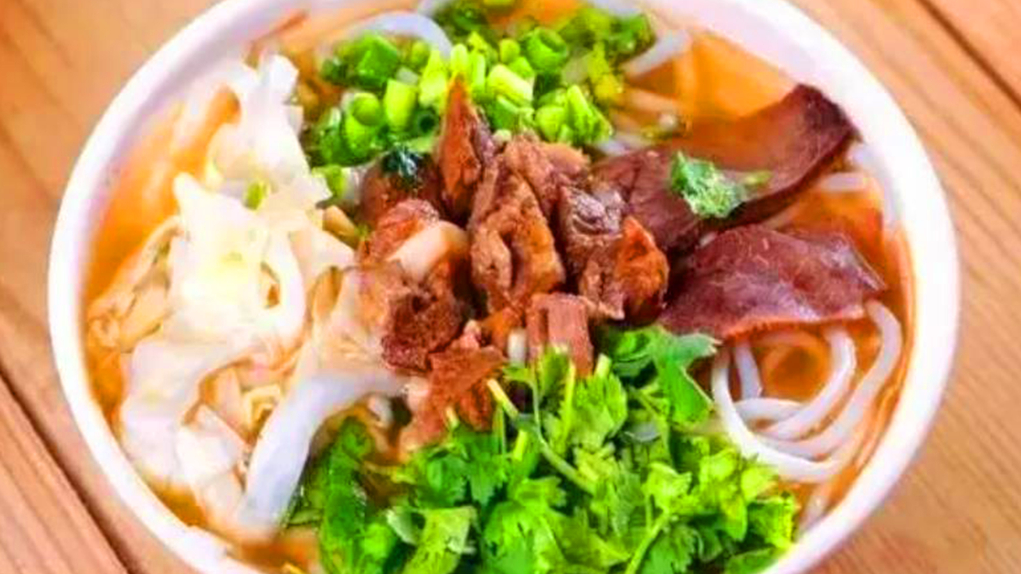 花溪牛肉粉:细腻口感,浓郁汤头,美味牛肉的完美结合