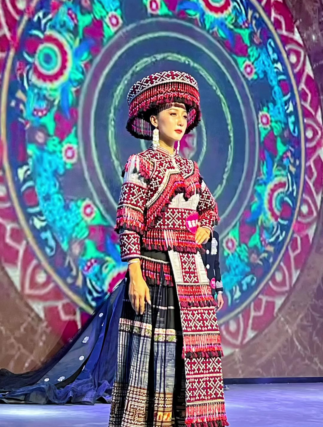 河南卫视九妹带你一起看云南文山苗族时装秀超多传统美衣预警