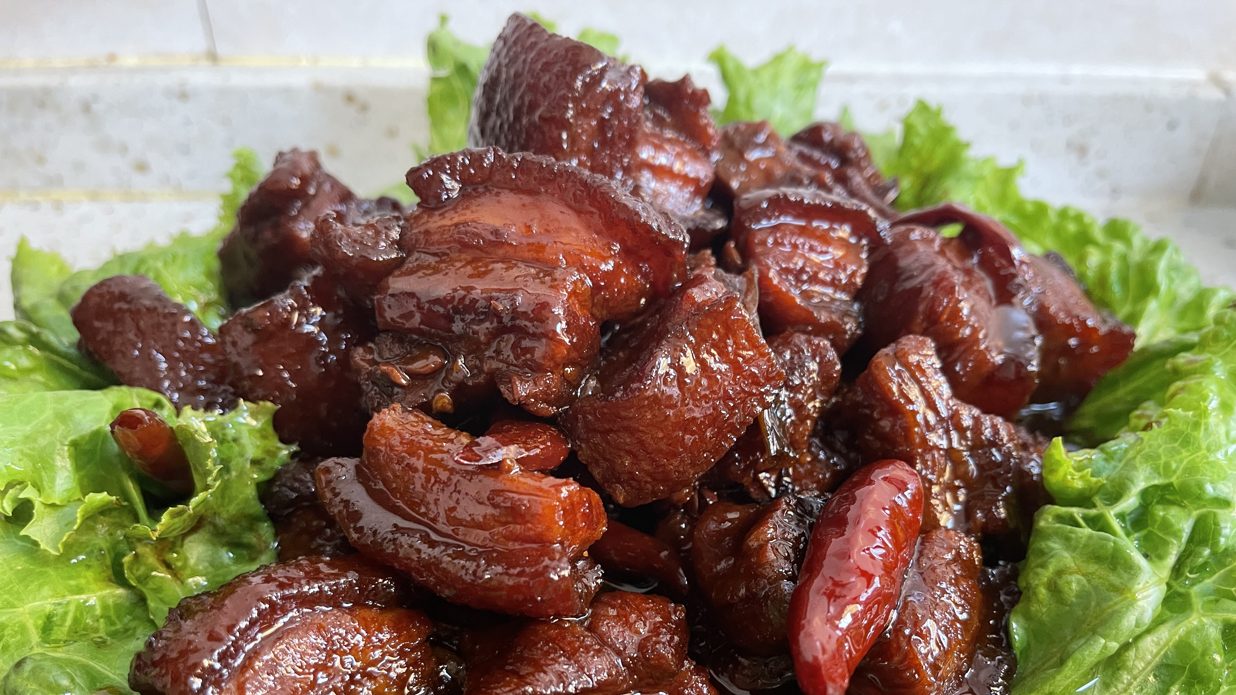 做红烧肉,最忌焯水和直接炒了,教你一招,肥而不腻,吃起来真香