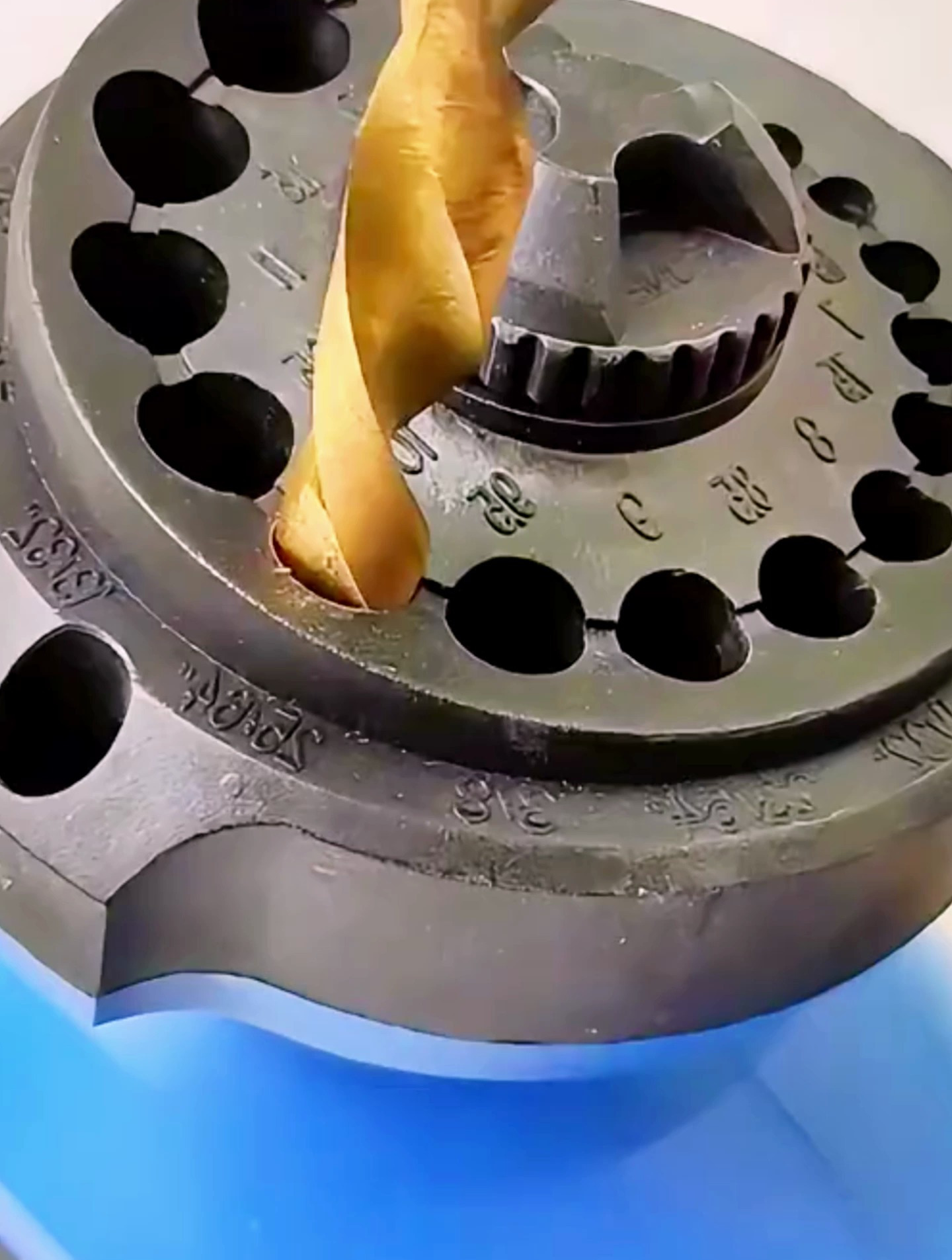 电动磨钻机钻头打磨器,家里的钻头不锋利就可以用它,操作也简单