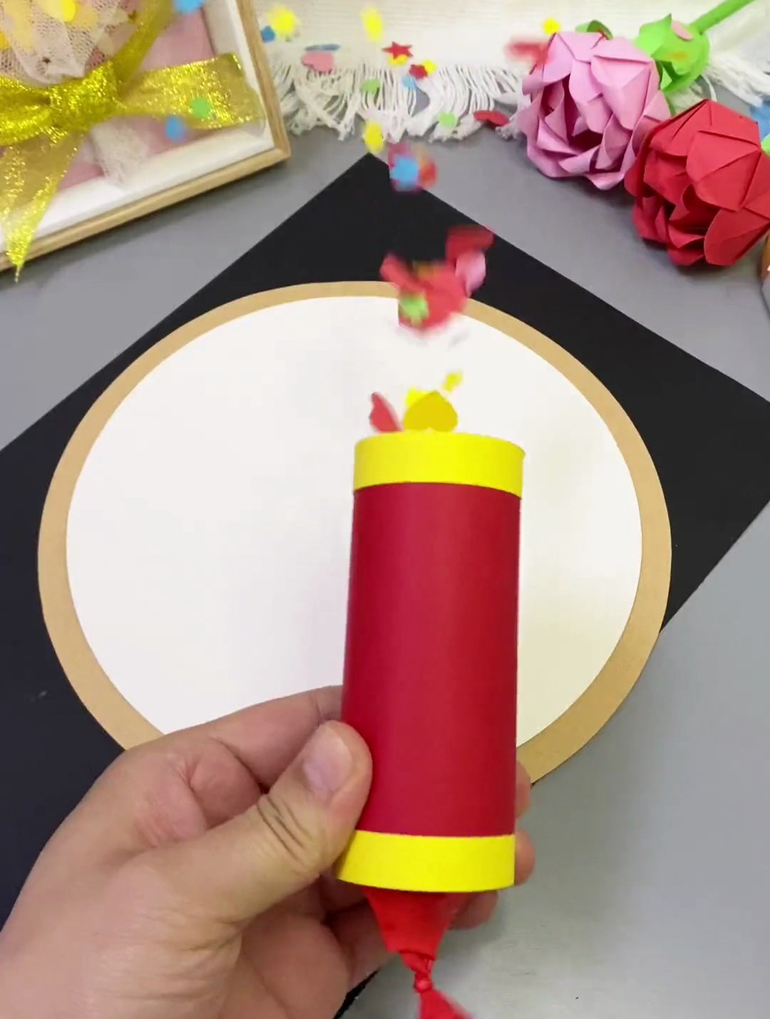 卷纸里的纸筒不要扔,和孩子做好玩的元旦手工礼炮吧-度小视