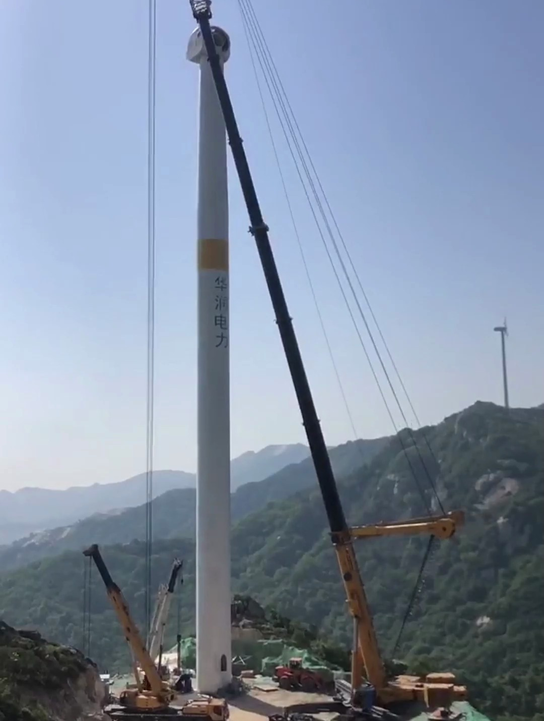 一千两百吨吊车安装风力发电,全程太震撼,丝毫不能有差错