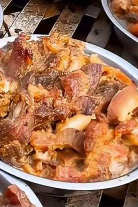 开封特色八大碗,头一天上笼蒸好,放一晚上冻好了第二天才下笼-度小视