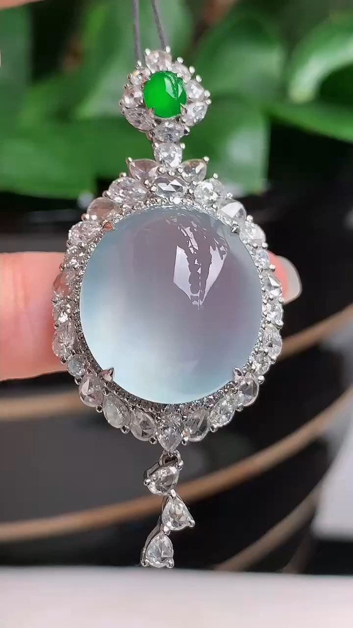 玻璃种大鸽子蛋天空蓝晴底吊坠