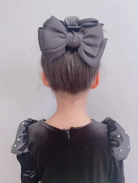 最近很火的在逃公主发型 一分钟就能搞定 可以扎亲子款哦-度小视