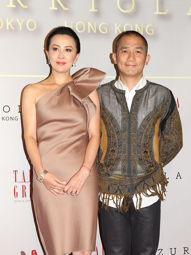 梁朝伟与刘嘉玲同台,恩爱十足,十分暖心!