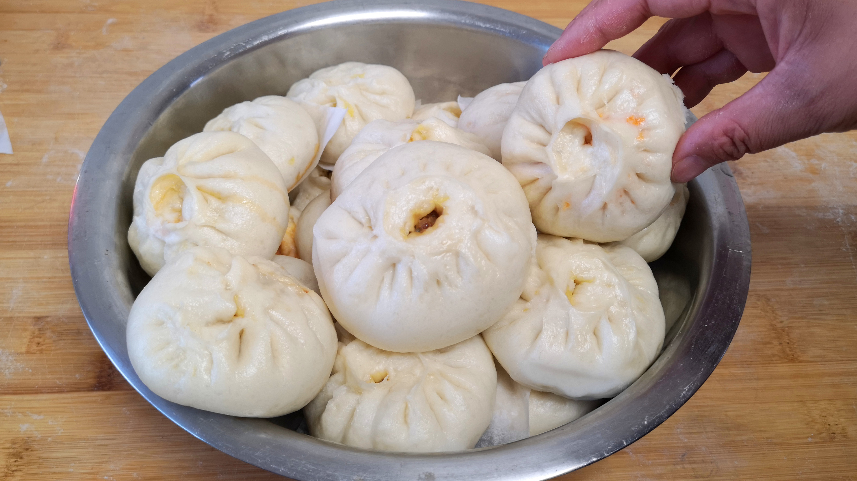 教你做鸡肉包子的小窍门，又白又胖又松软，鲜嫩多汁，孩子最爱吃