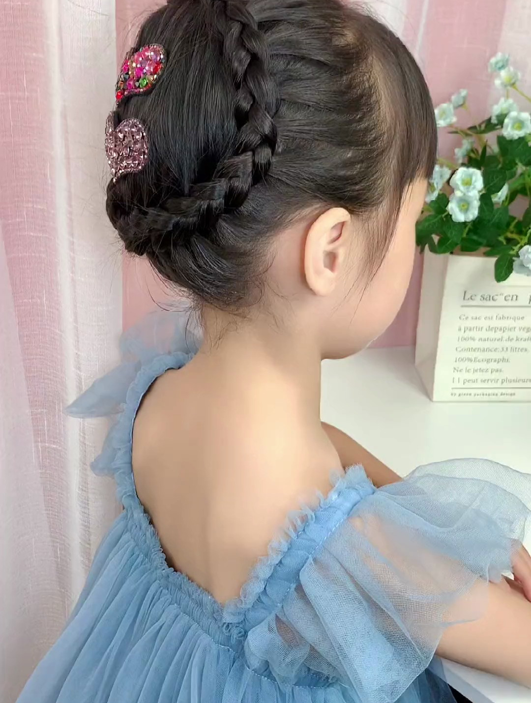 清新又凉爽的小女孩发型编发全程只需一根皮筋一颗小黑夹就搞定