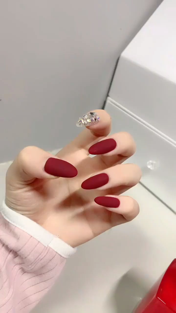 秋冬红色磨砂美甲磨砂系列,简单的姨妈红,不做磨砂的也很好看!