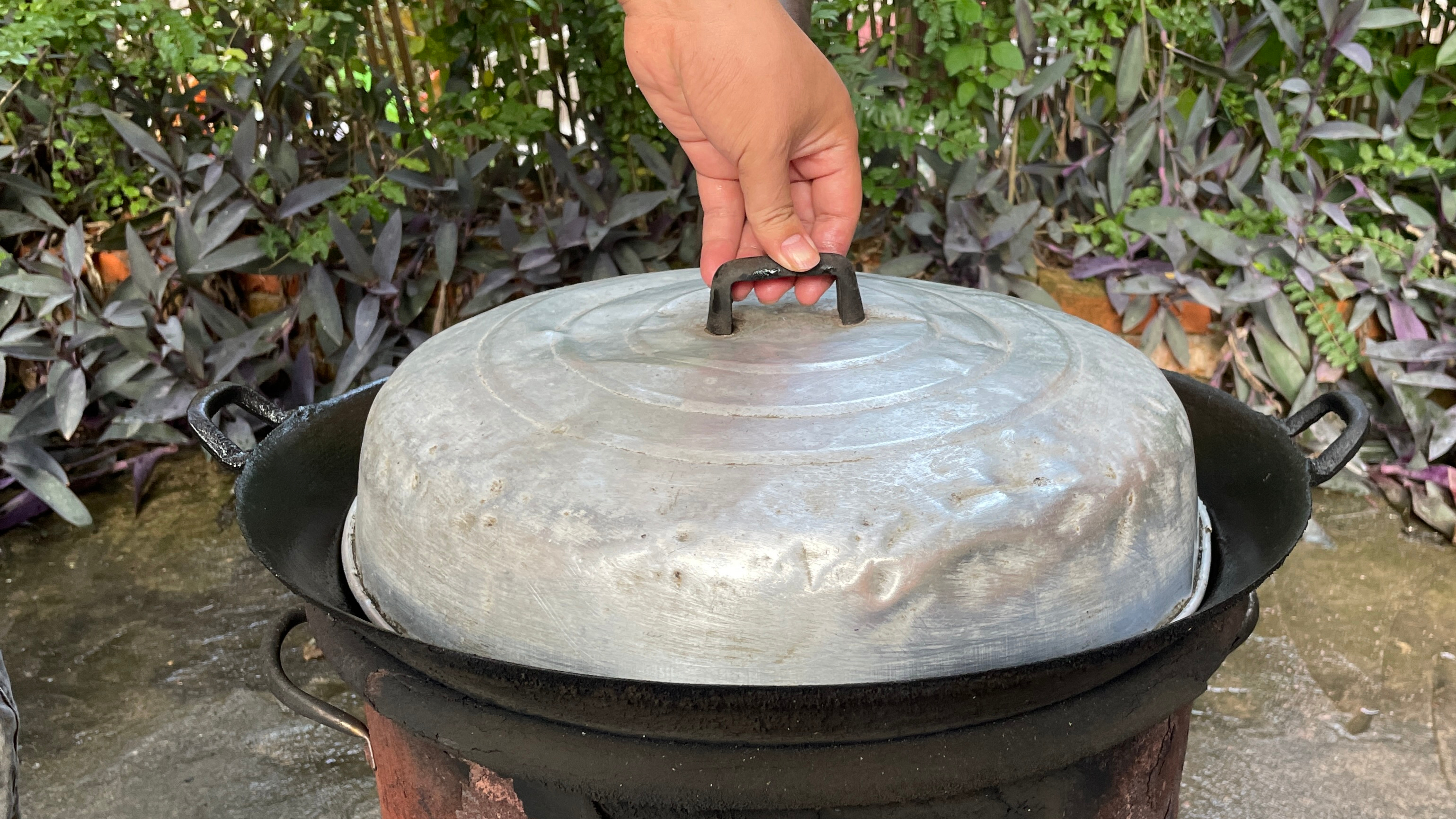 吃了多年的小龙虾,还是这样吃最过瘾,一只小龙虾一口酒,太爽了