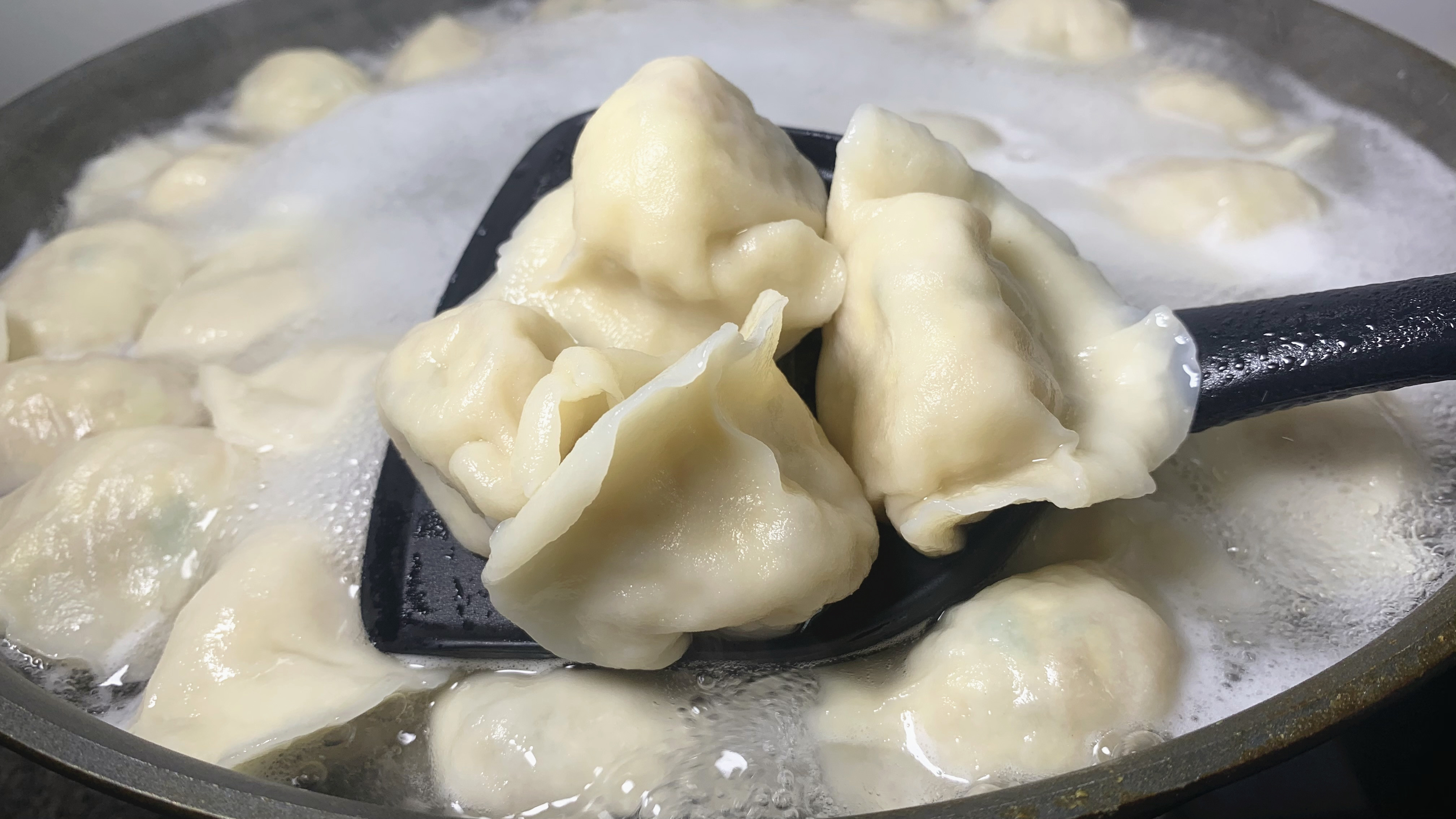 白菜饺子好吃有秘诀,教你一妙招,不放鸡蛋不放肉,比肉馅的还香