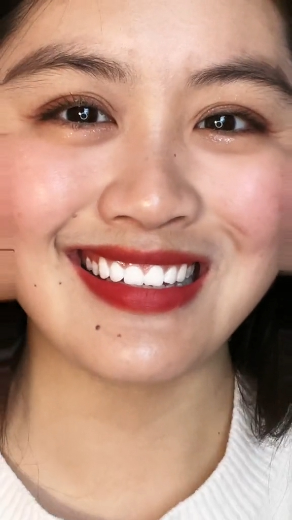 小姐姐真漂亮,红唇白齿,歌甜人美